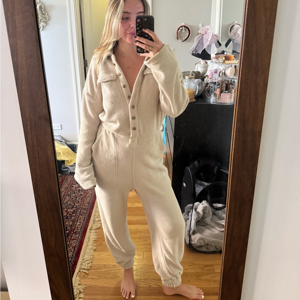 Free people jumpsuit size S (oversized more like M/L) - so comfy and cute